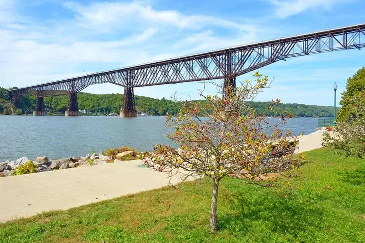 "Discovering the Hidden Gems: 5 Reasons to Move to Poughkeepsie, NY